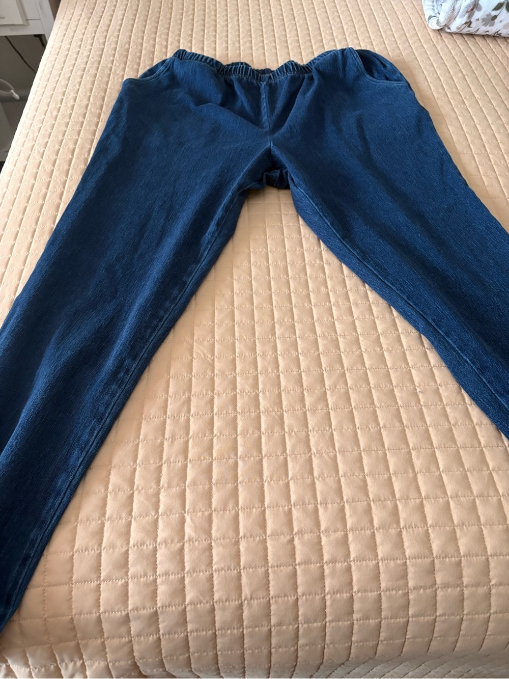 L.L. Bean Relaxed Elastic-Waist Jeans in Indigo Blue - Picture 2 of 3